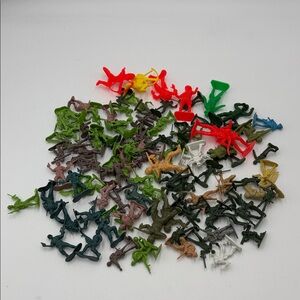 111 Pcs Assorted Colorful Vintage Toy Soldier